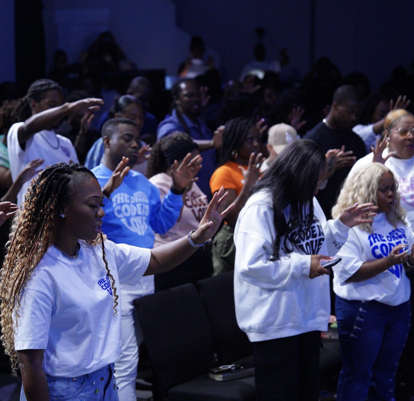The EKM congregation worshipping together